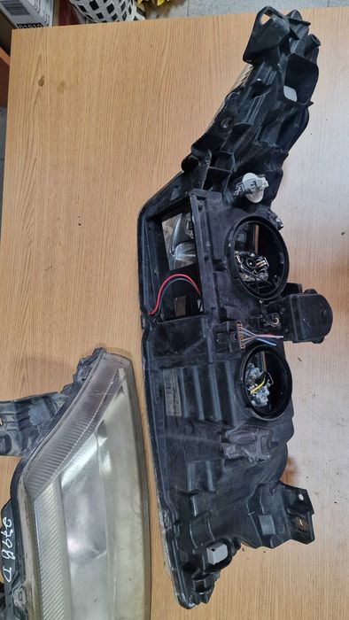 Рено ЛАГУНА ляв десен ксенон фар фарове Renault Laguna desen xenon far