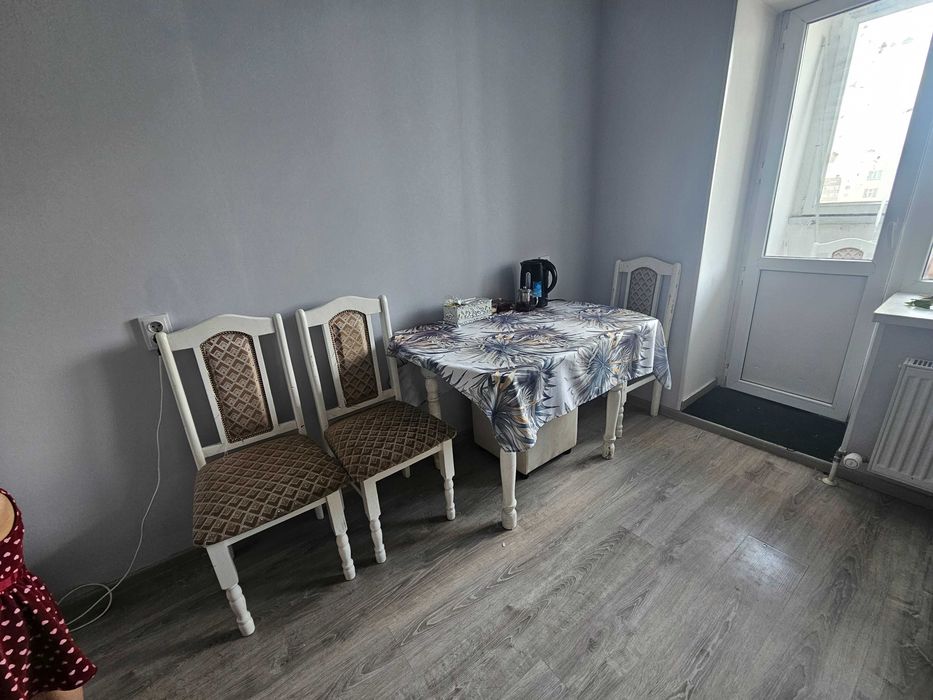 Продам стол со стульями