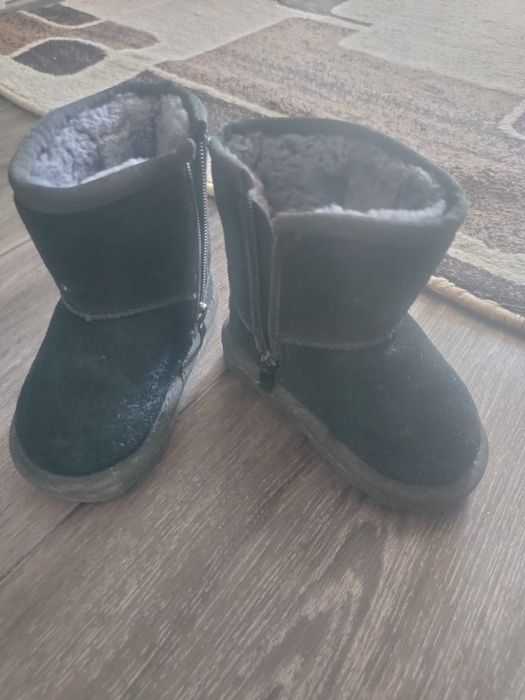 Продам угги детски