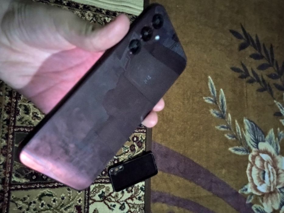 Прадаю Самсунг А24 128гб новый