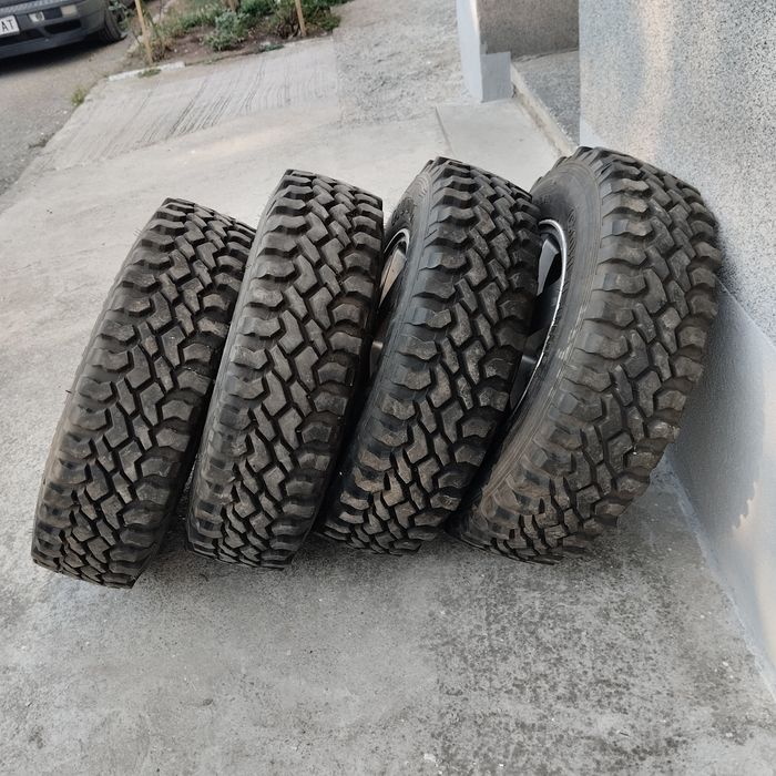 Гуми  215 75 16 без жанти