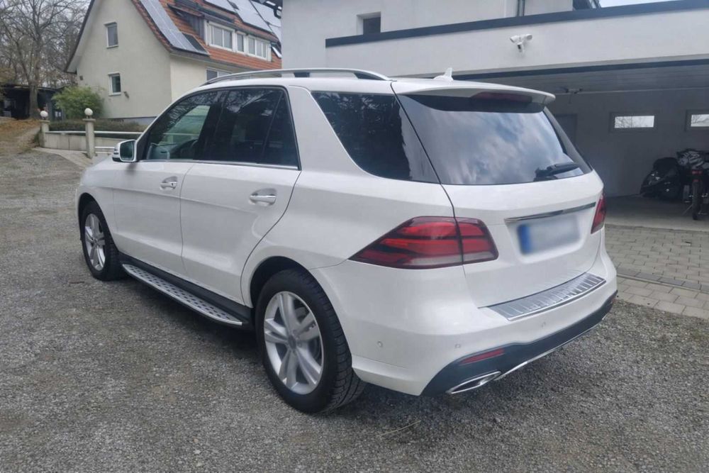 ВИП трансфер с луксозен автомобил в страната и чужбина/VIP TRANSFER