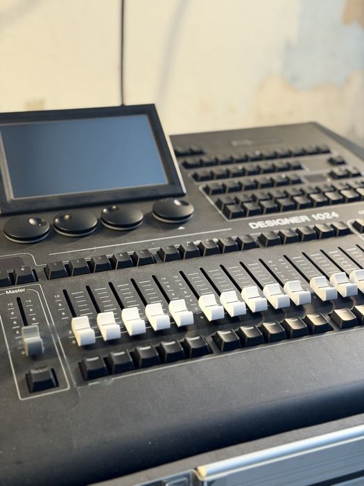 Fos Designer 1024 Consola controller lumini PRET: 4000 lei, Neg.