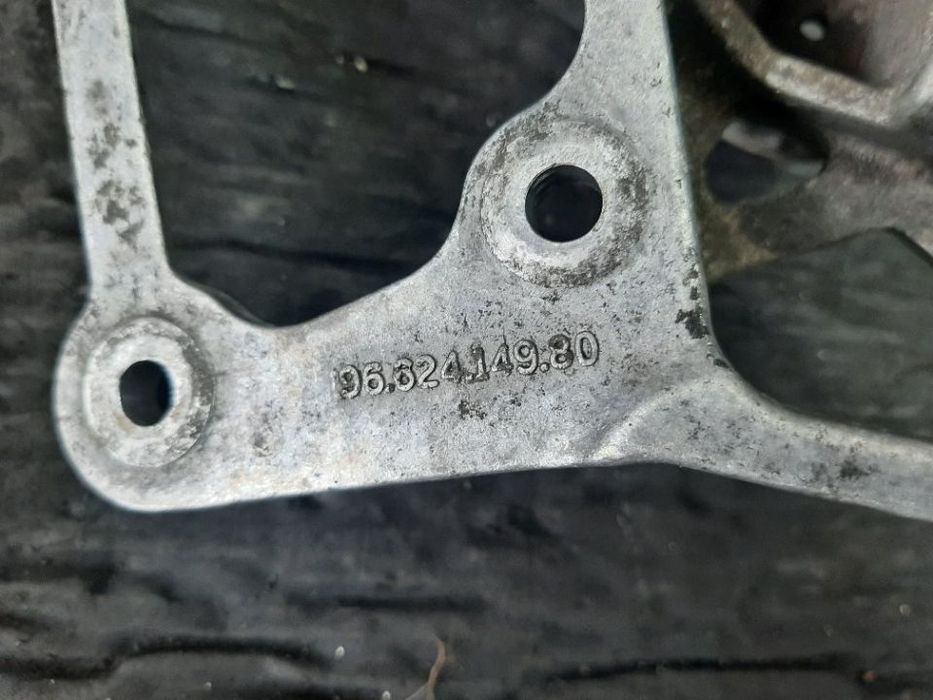 suport pompa servodirectie   1.6 hdi  9h03 peugeot partner 308 9662414980