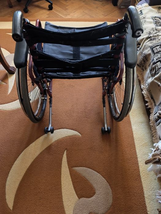 Vând cărucior persoane dizabilități