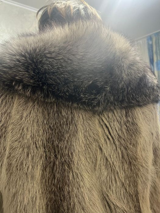 Шуба нутрия, воротник  песец