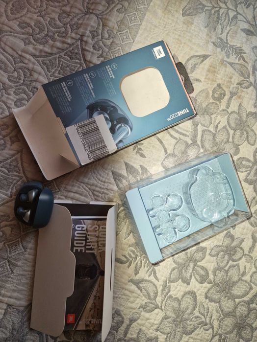 Продам наушники беспроводные JBL