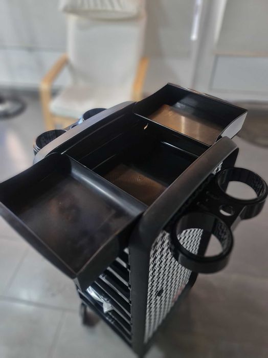 Оборудване за Фризьорски салон,измивна колона ,2стола за фризьор и др.