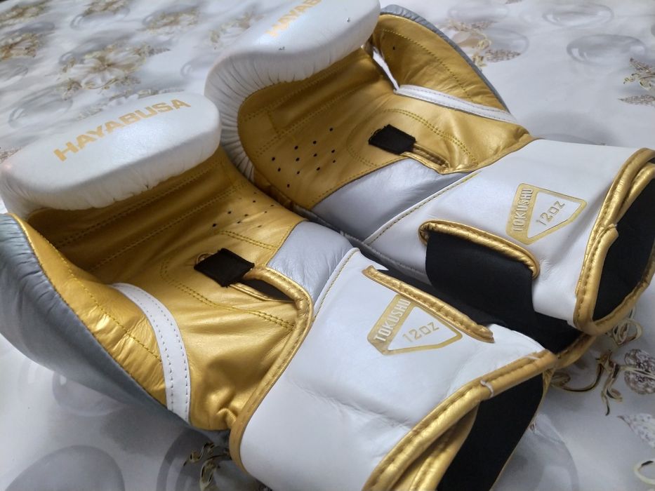 ПРОДАМ СРОЧНО!!! Боксерские перчатки