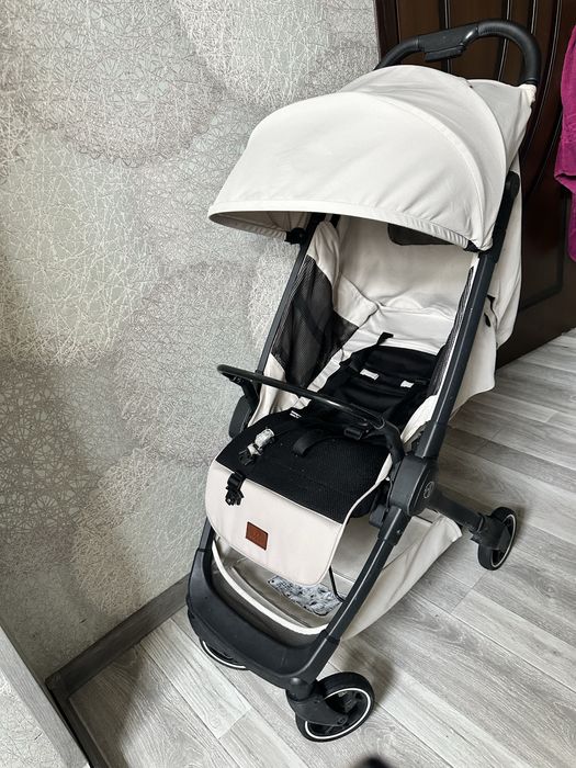 Продам детскую коляску Прогулочную Joanna