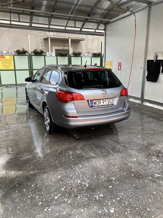 Opel astra.