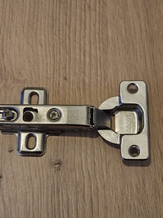 Мебелни панти с основи LAMA