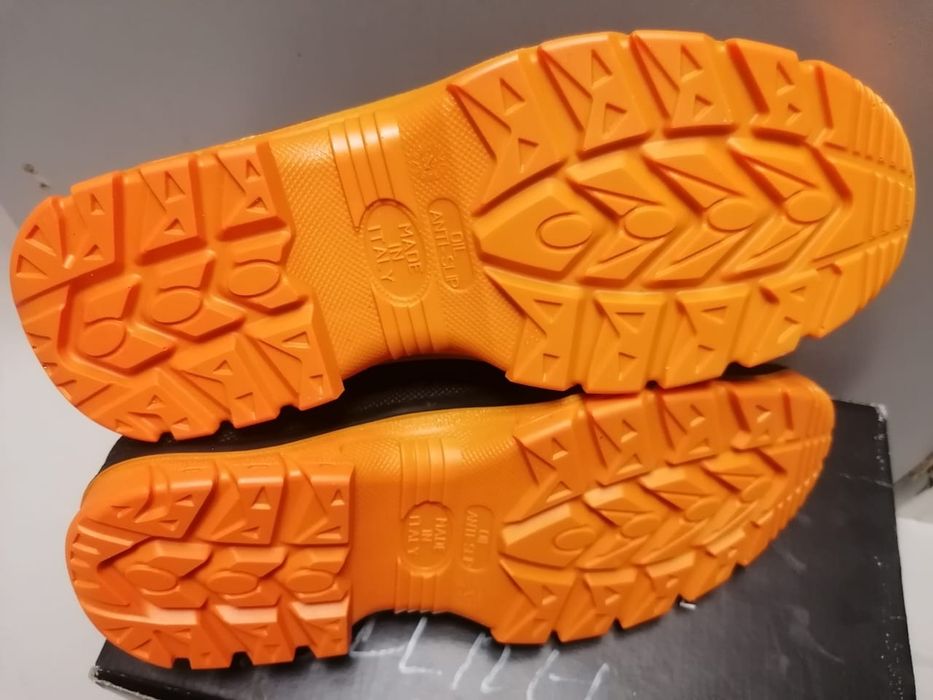 Продам ботинки 42р.