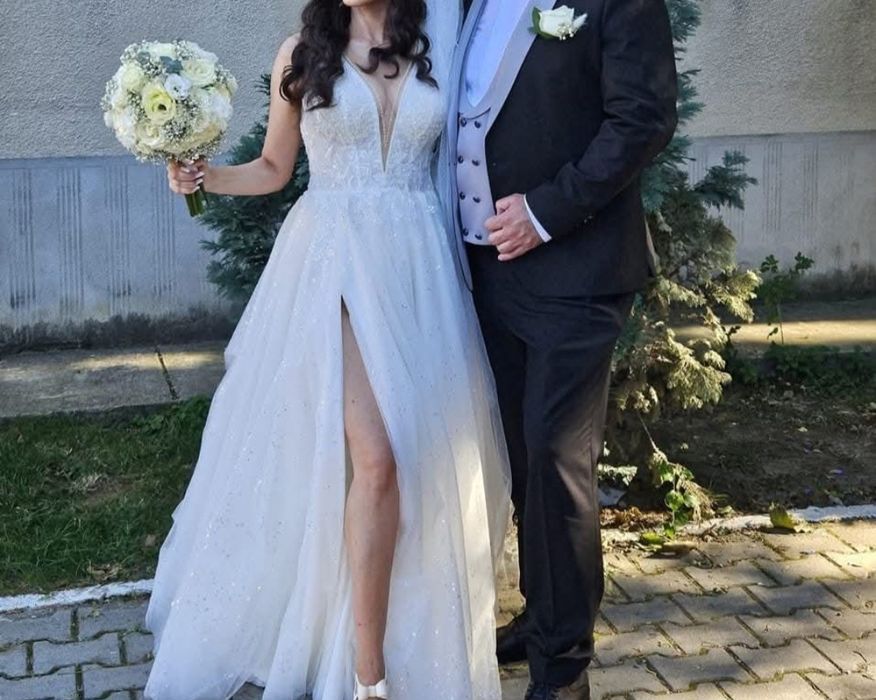 Vând rochie de mireasă în stare foarte bună ,purtată  câteva ore