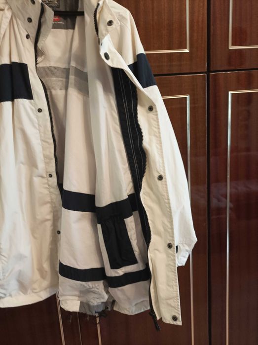 Мъжко яке- пази от вятър и дъжд, с тънка подплата