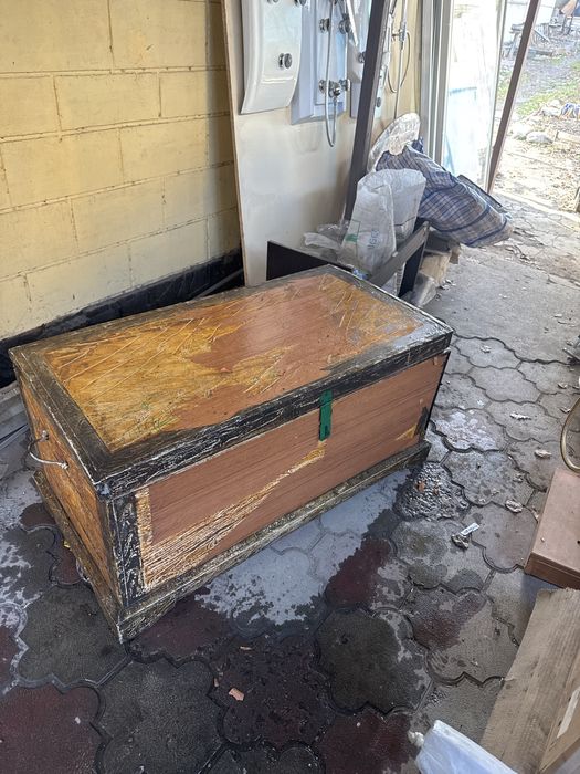 Сундук деревянный