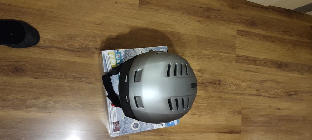 Скиорска каска размер L