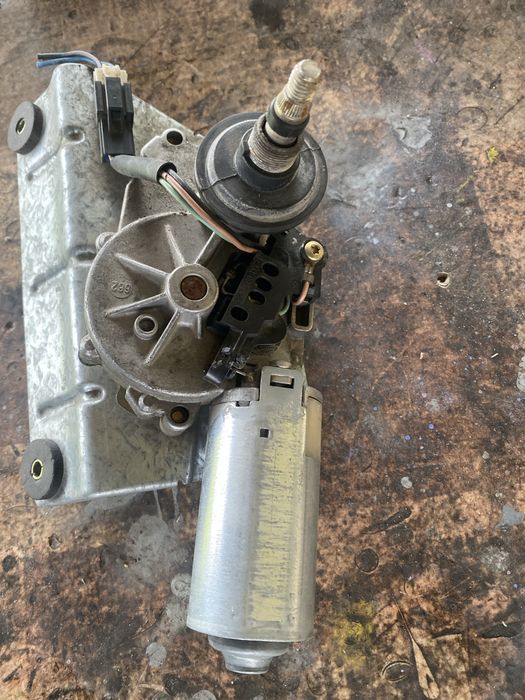 Моторче задна чистачка за мицубиши  спейс стар