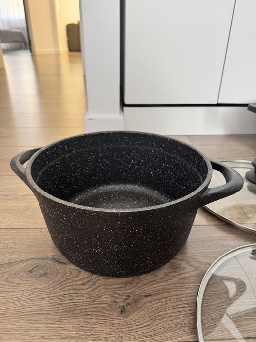 Отдам Кастрюли с крышками и одну блинницу