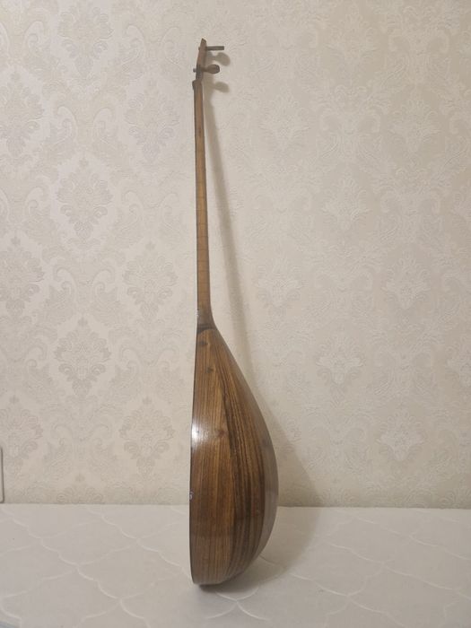 Домбыра сатылады 17000 тг