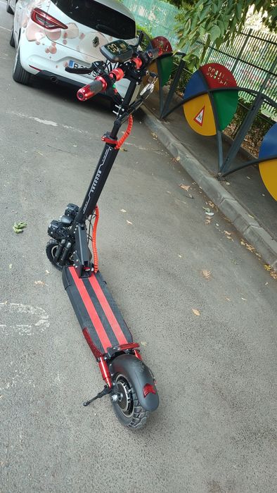 Trotineta electrica 2025 ca  noua