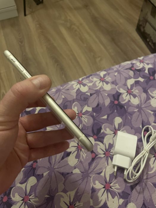 Vand iphone 11 liber de retea