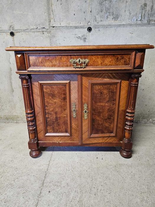 Шкаф в стил Бидермайер