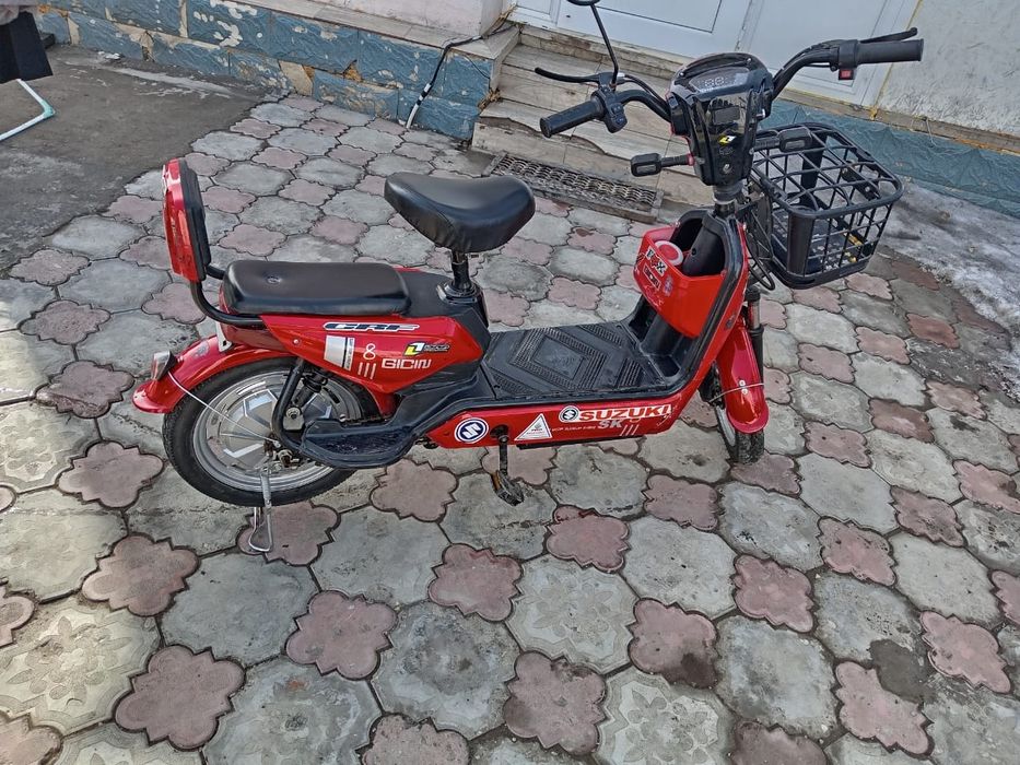 Продам скутер ск8