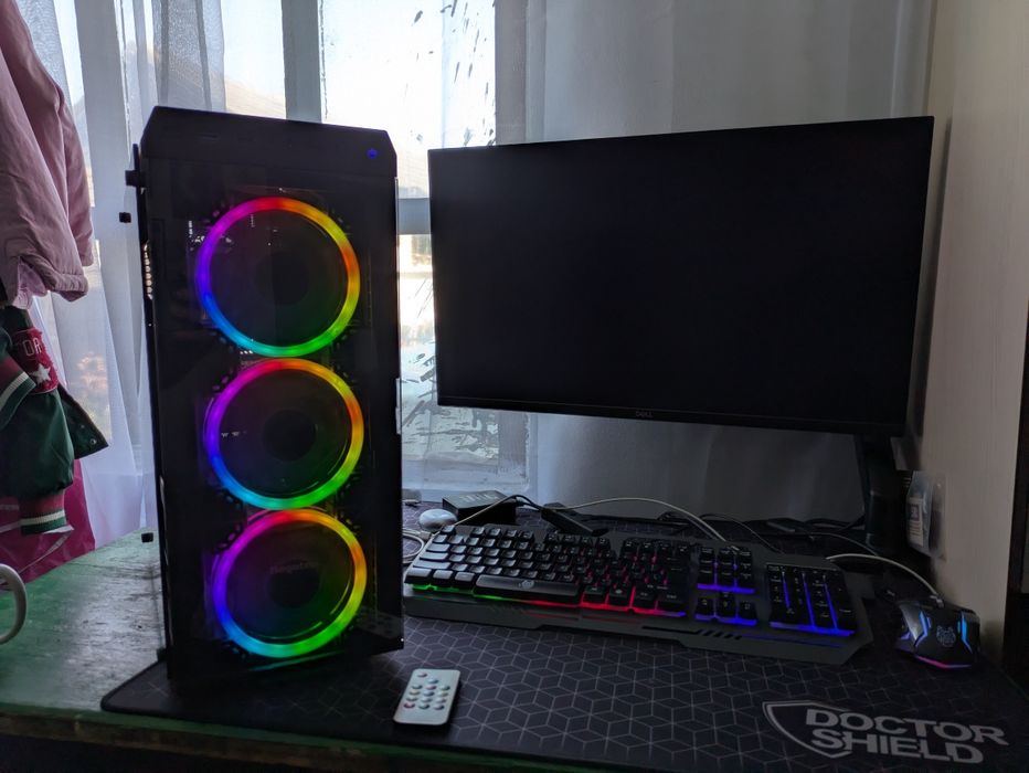 PC Gaming RTX 4060, Ryzen 5700x, 32GB Ram, 1Tb M2, 2Tb Hard Drive, 650W PSU, Periferice