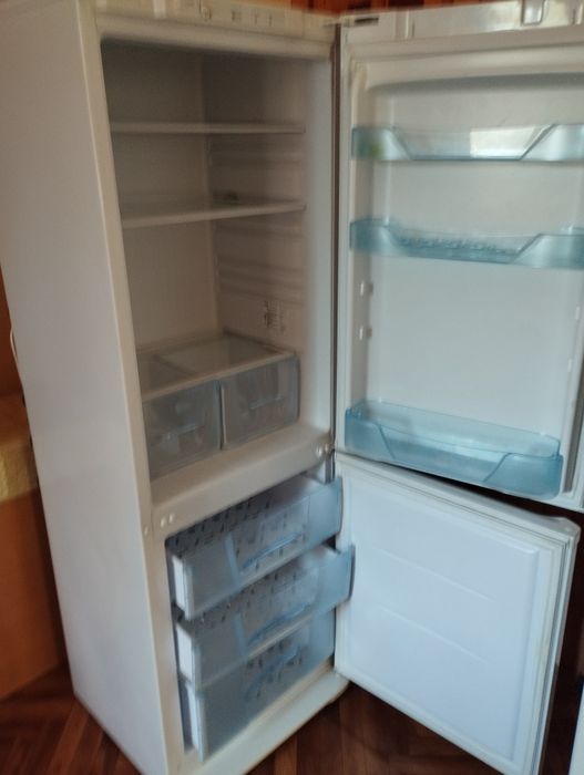 Холодильник Бирюса