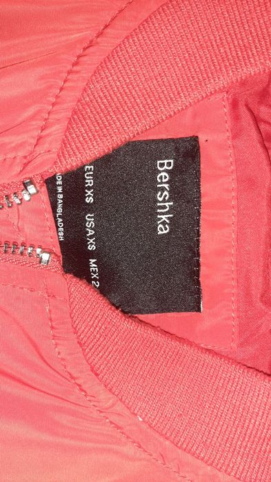 Geaca marimea XS,varsta 13-14 ani de la Bershka vars