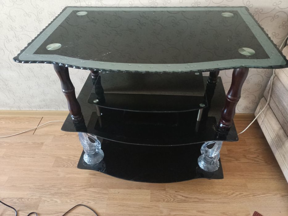 Стол для телевизора