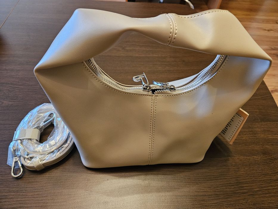 Дамска чанта DeeZee, нова с етикет