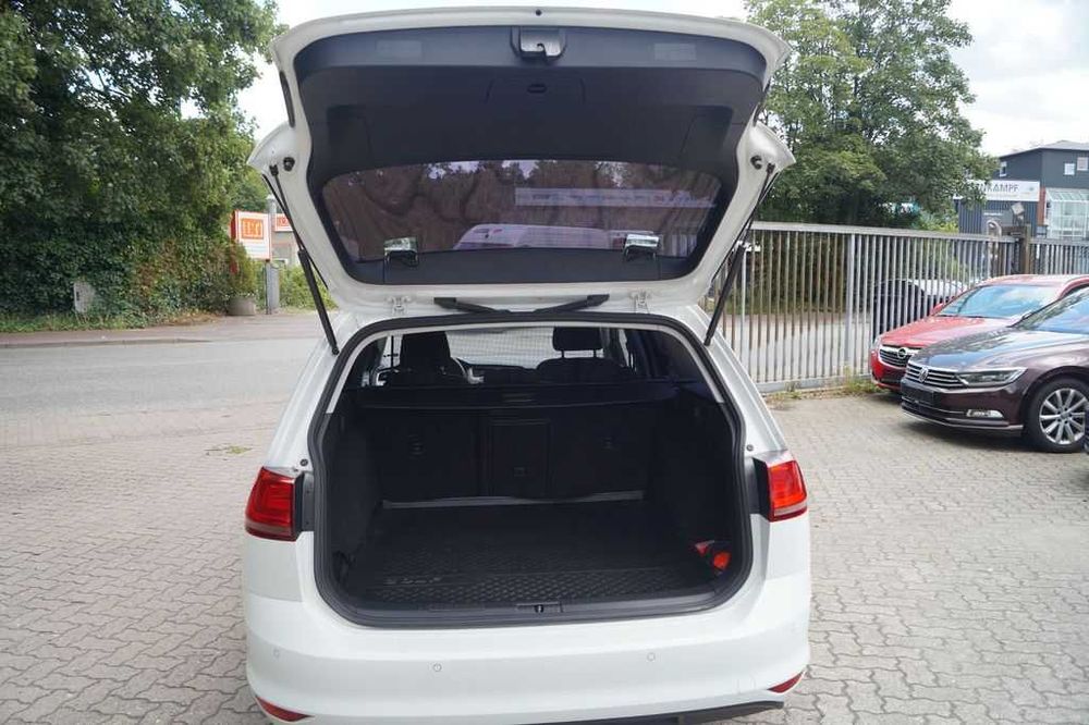 Masina de inchiriat Volksagen Golf - inchirieri auto Bucuresti