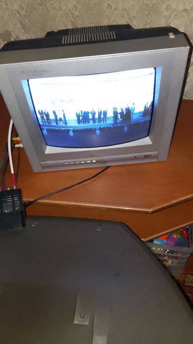 Продам маленький цветной телевизор
