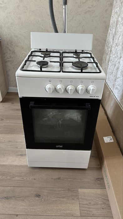 Продам газовую плиту