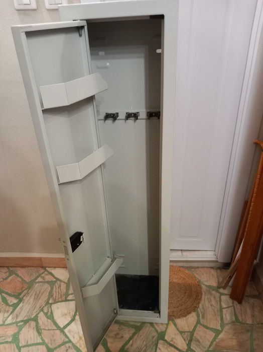 продавам каса за оръжие