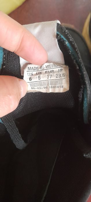 Продам 37 размер кроссовка