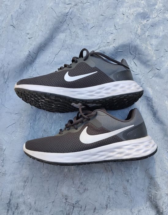 Vând adidași de bărbați Nike