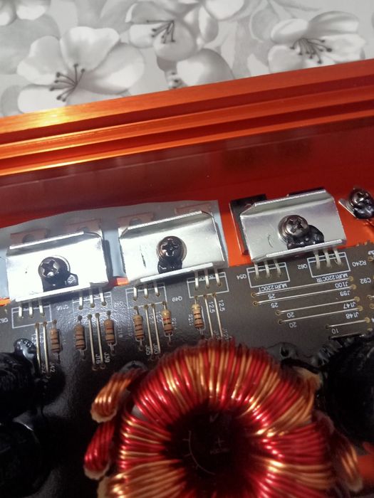 Продам усилитель Barracuda 4.100 в отличном состоянии.