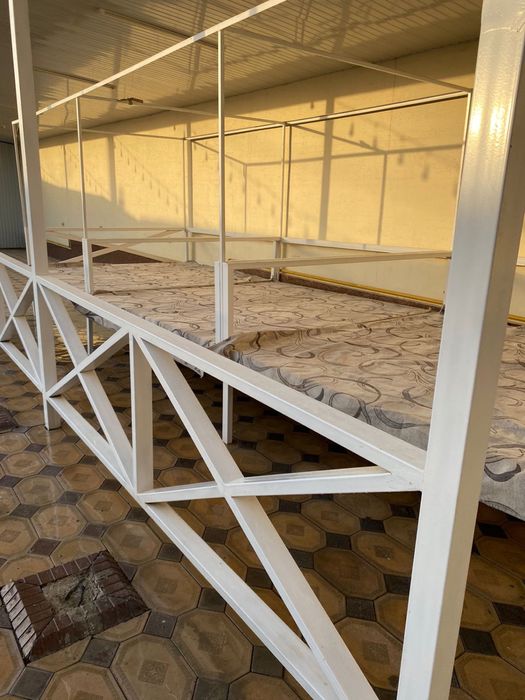 В наличии есть 3 тапчана