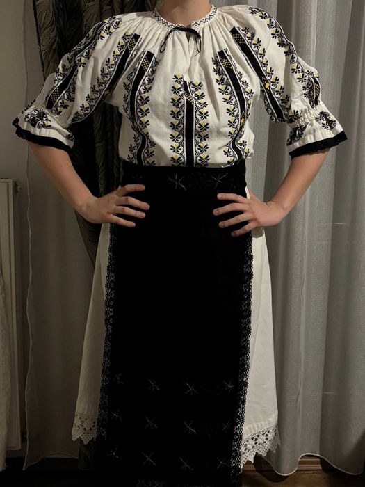 Costum popular femei
