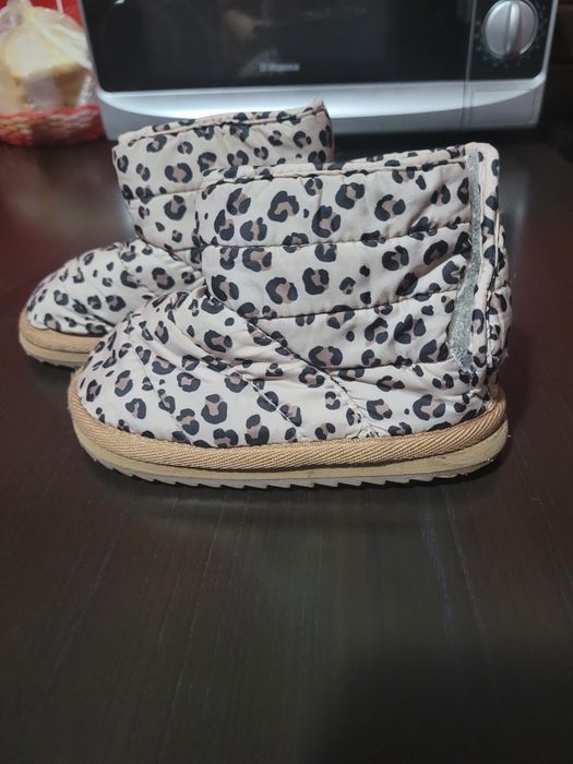 Vand cizmulite pt fetite H&M