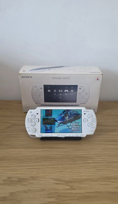 Sony PSP 2000, Modat, 550 jocuri, consola 9 în 1,  gata de joacă
