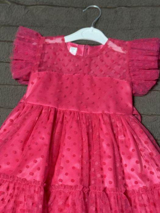 Продам нарядные платья