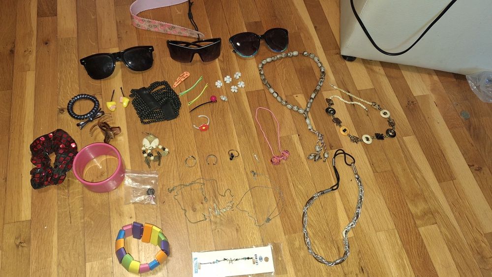 ЛОТ: Дамски бижута и украшения