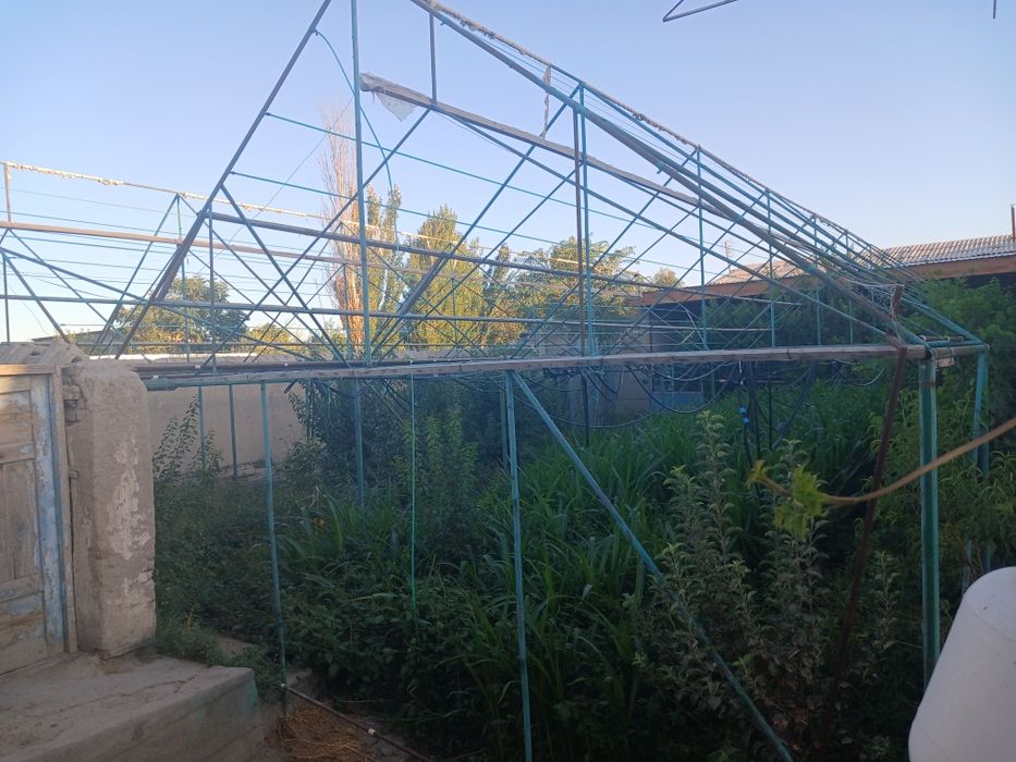Issiqxona Tayyor halotda sotiladi 2.20 sotix 2ki qavatli selafan uchu