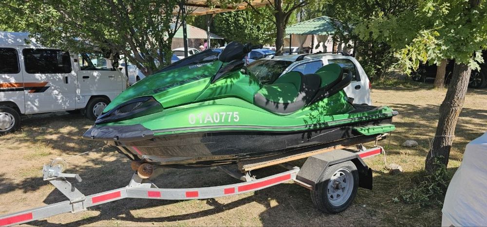 Sotiladi gidroskuter Kawasaki ultra 300!!!