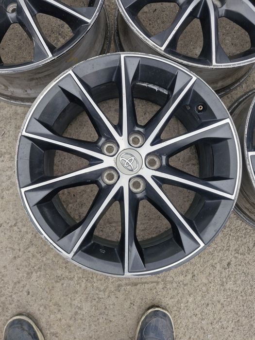 На Тойоты Камри R18 и Лексус