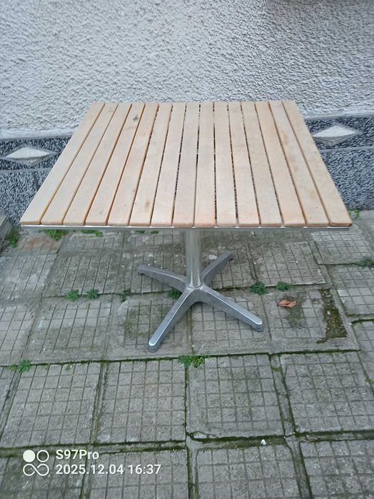 Градински маси и столове